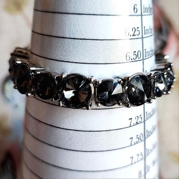 Rivoli Smoke Gray Rhinestone Vintage Stretch Bracelet Silver Tone - Picture 3 of 10